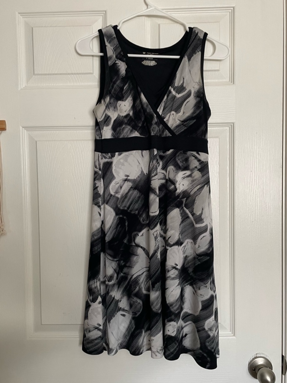 tek gear Women’s Size Small Black & White Floral Athletic Sleeveless Midi Dress